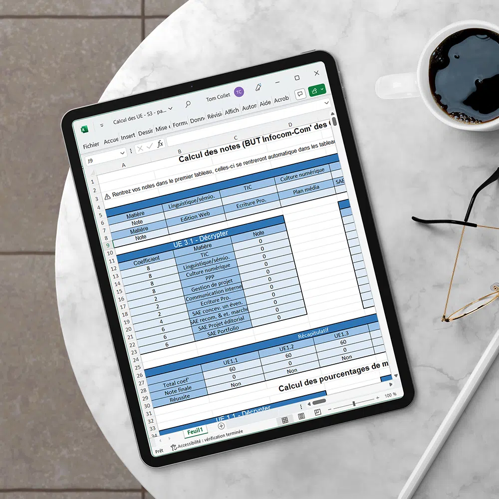 Tablette affichant un tableur excel permettant de calculer ses notes